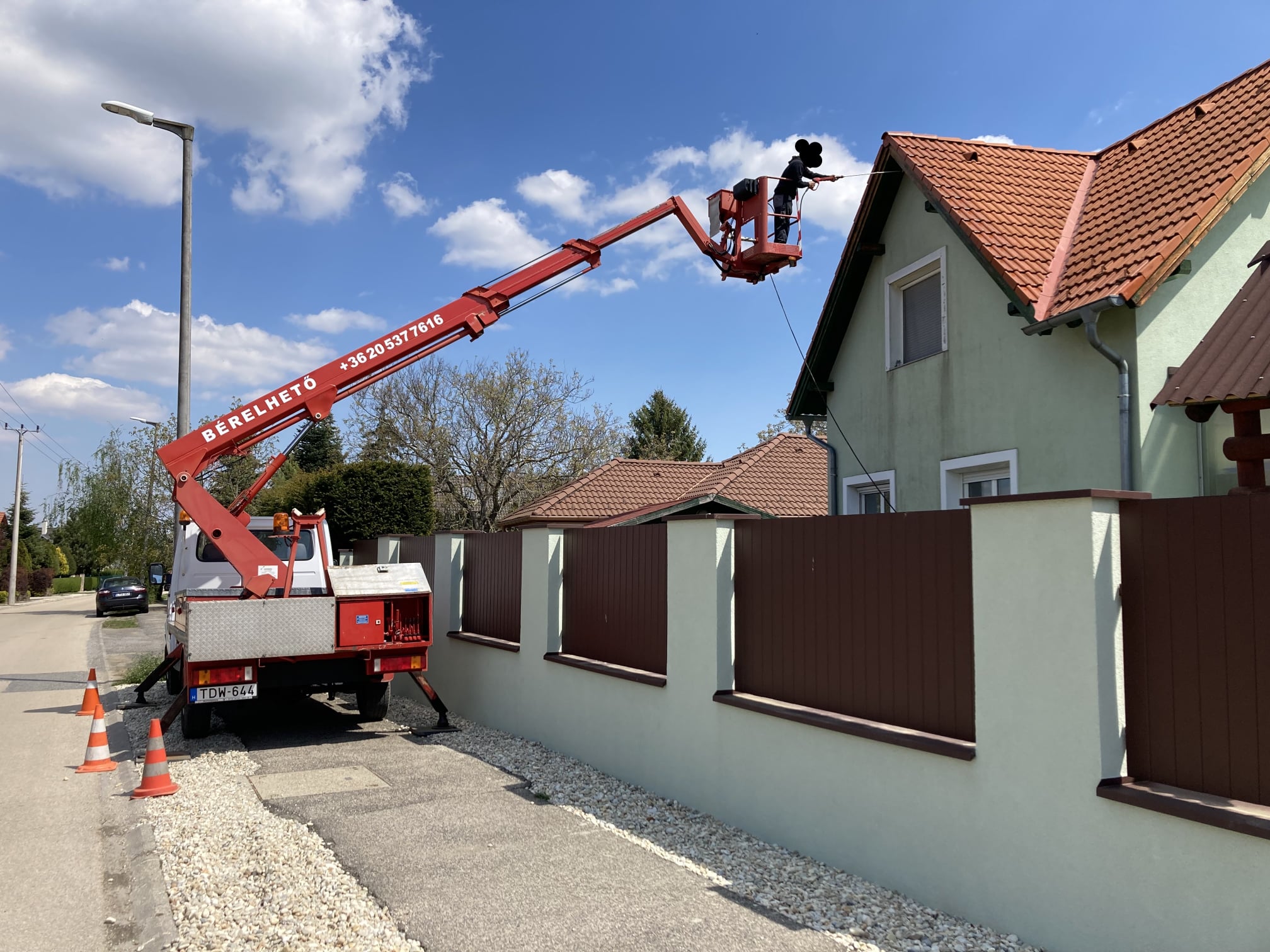Faápolás emelőkosárból – HER-GA Sopron